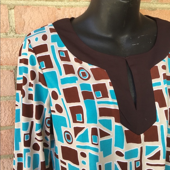 Poly tunic with geometric design - Picture 4 of 4